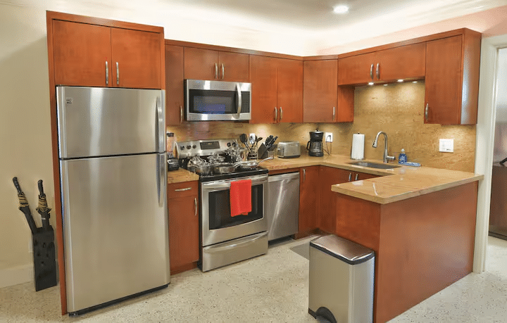 Paradise Vacation Suites - Kitchen with Appliances