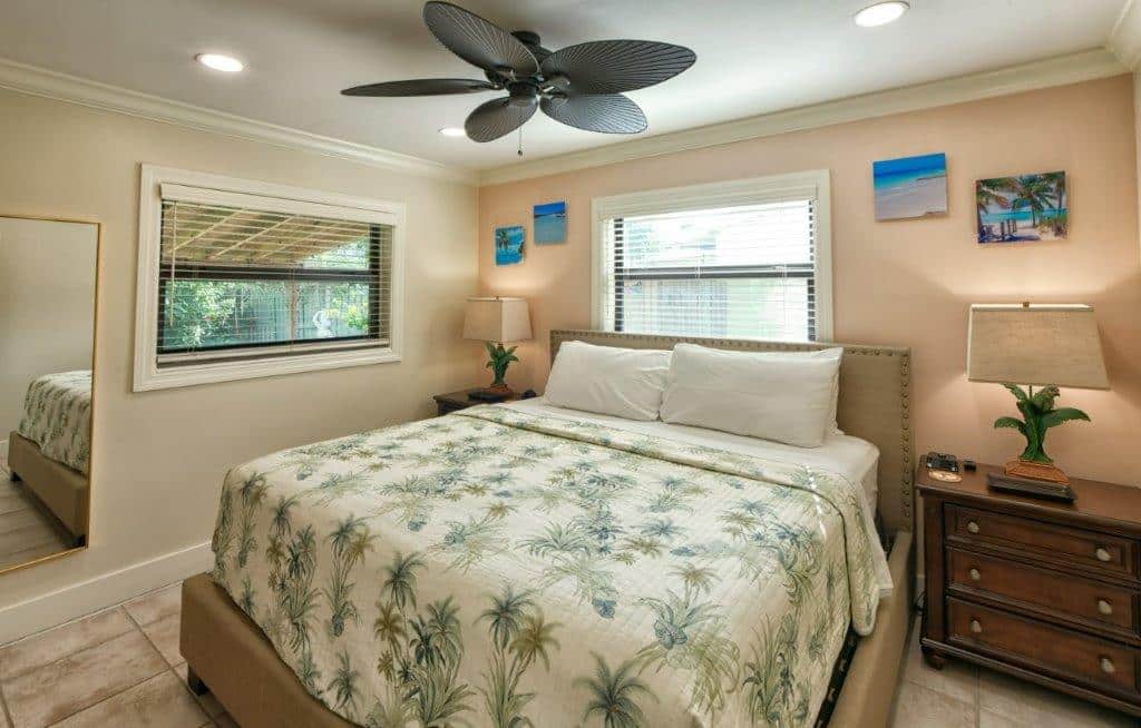 Paradise Vacation Suites - Bedroom