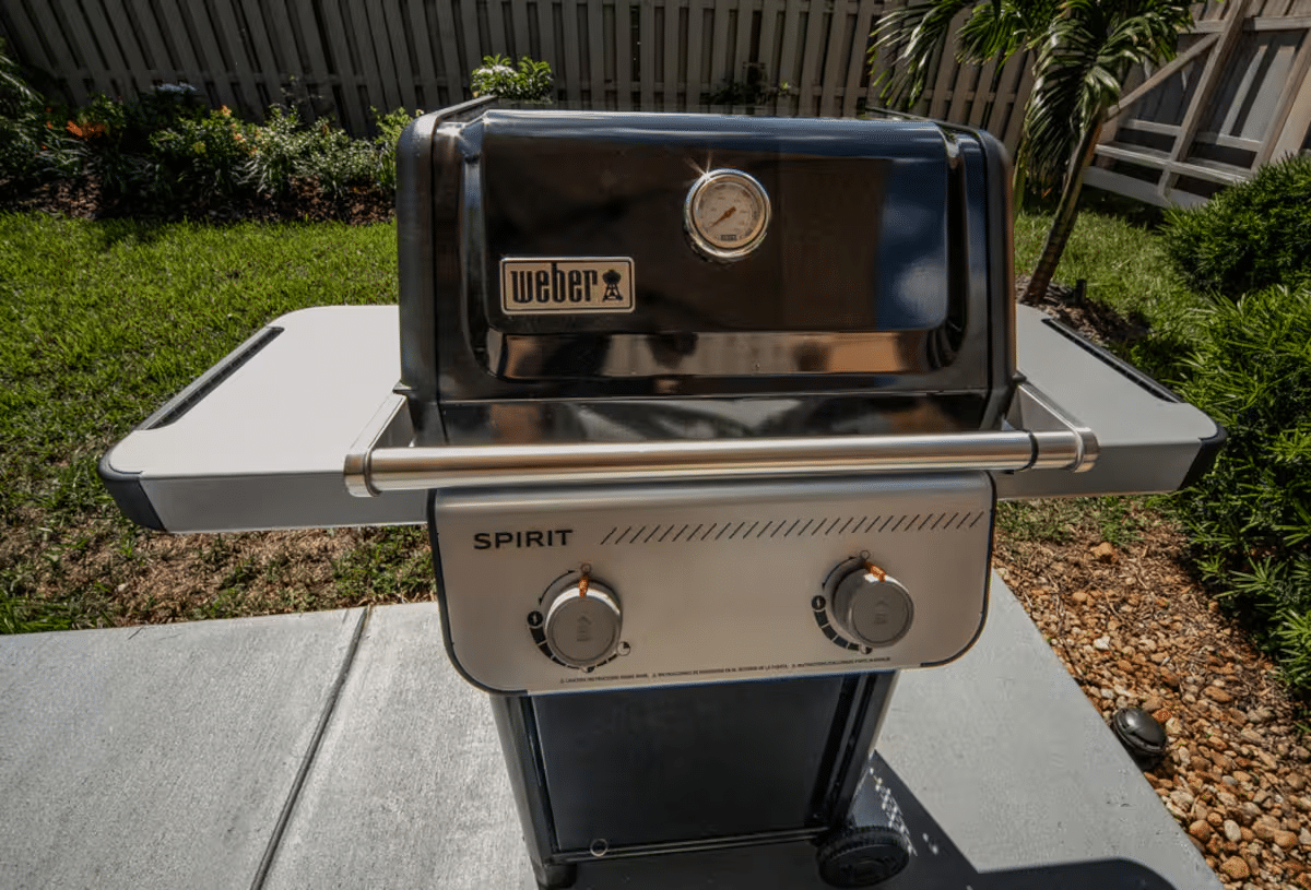 Paradise Vacation Suites - Gas Grill