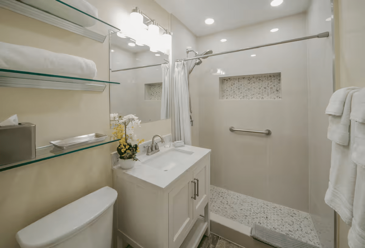 Paradise Vacation Suites - Bathroom