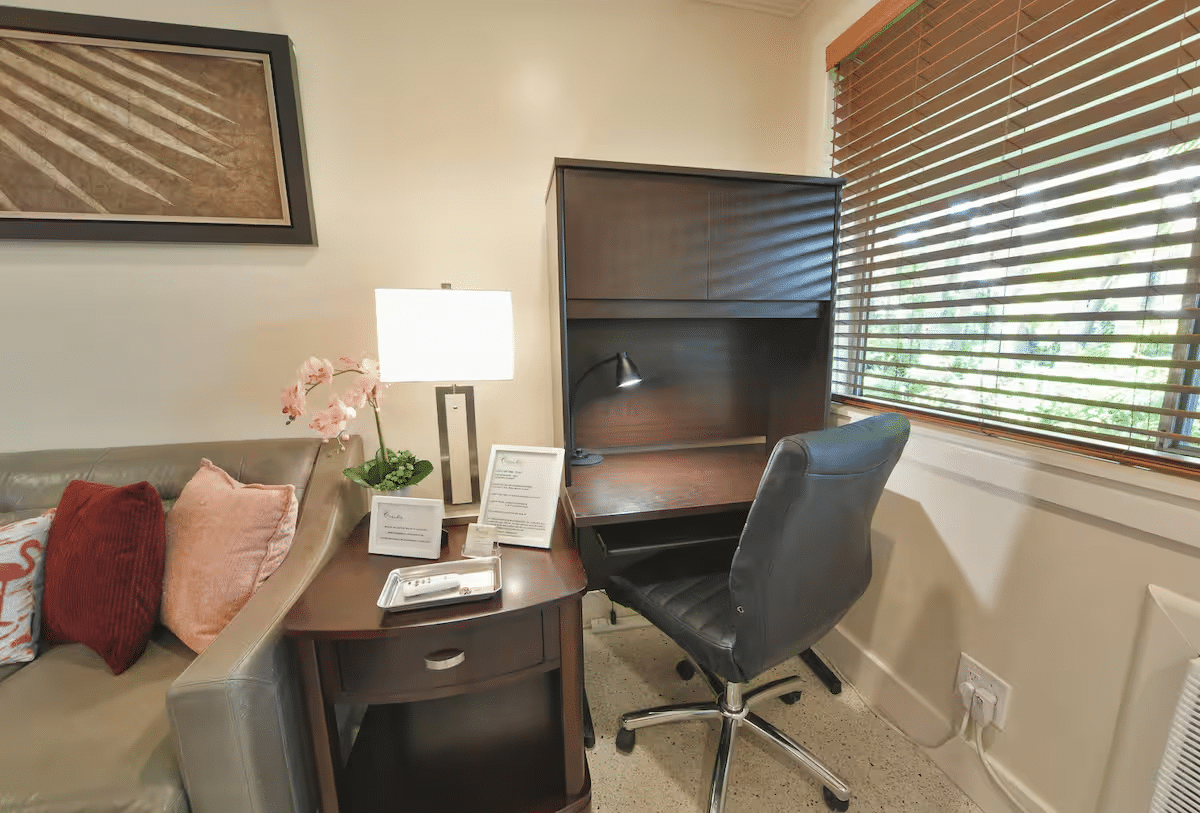 Paradise Vacation Suites - Living Room