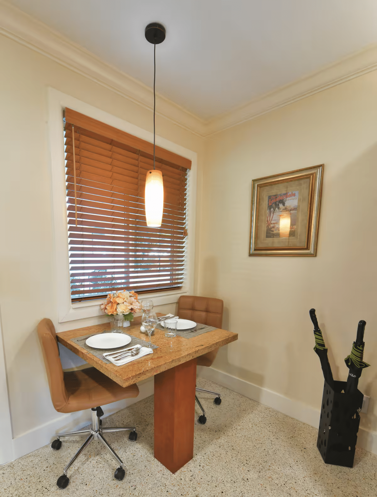 Paradise Vacation Suites - Dining Table