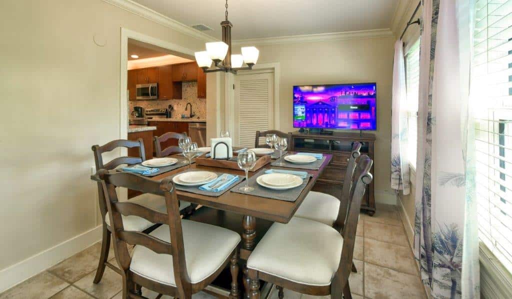 Paradise Vacation Suites - Dining Room