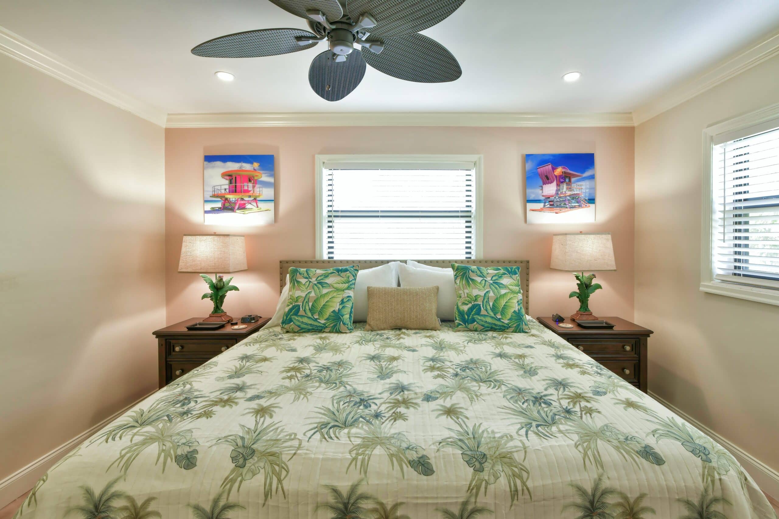 Paradise Vacation Suites - Bedroom