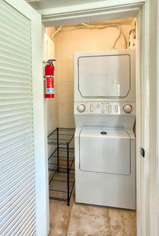 Paradise Vacation Suites - Laundry
