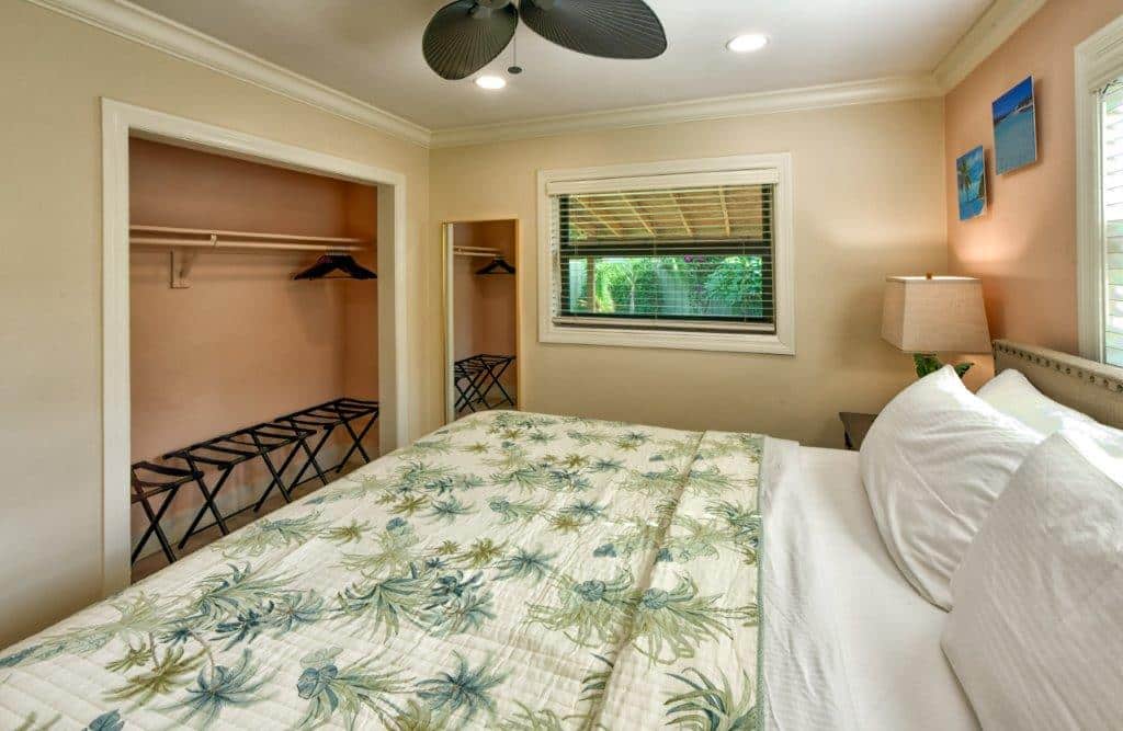 Paradise Vacation Suites - Bedroom