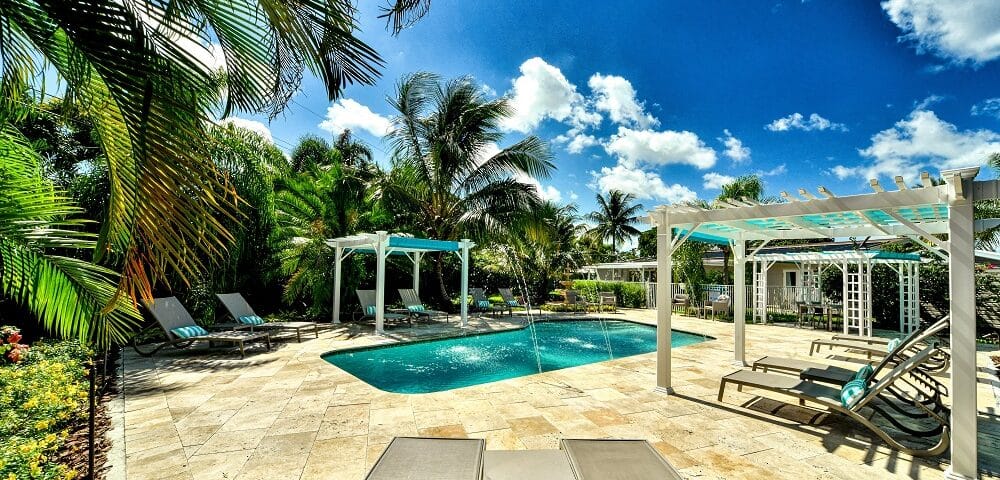 Paradise Vacation Suites – Pool and Deck