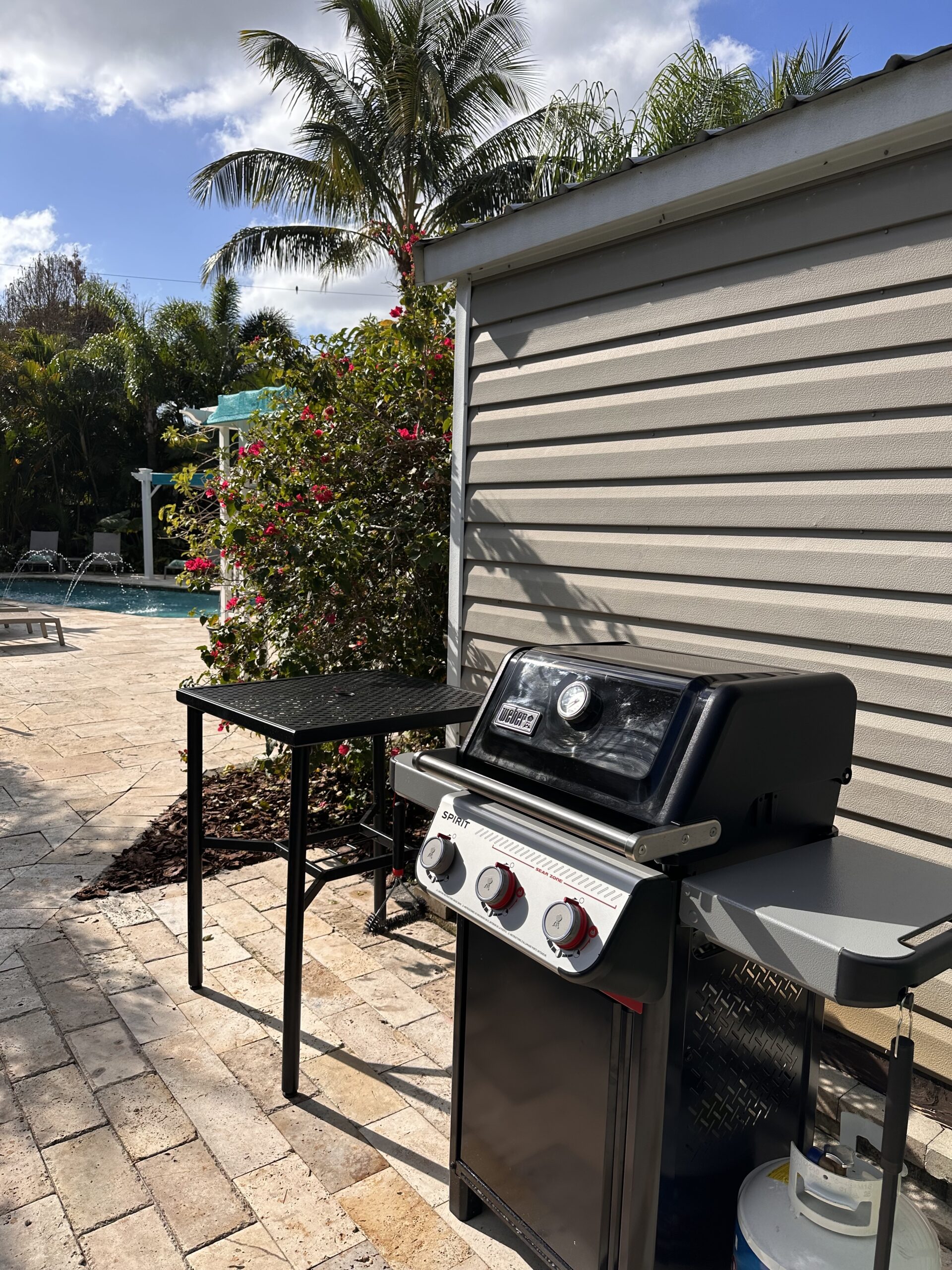 Paradise Vacation Suites - Gas Grill