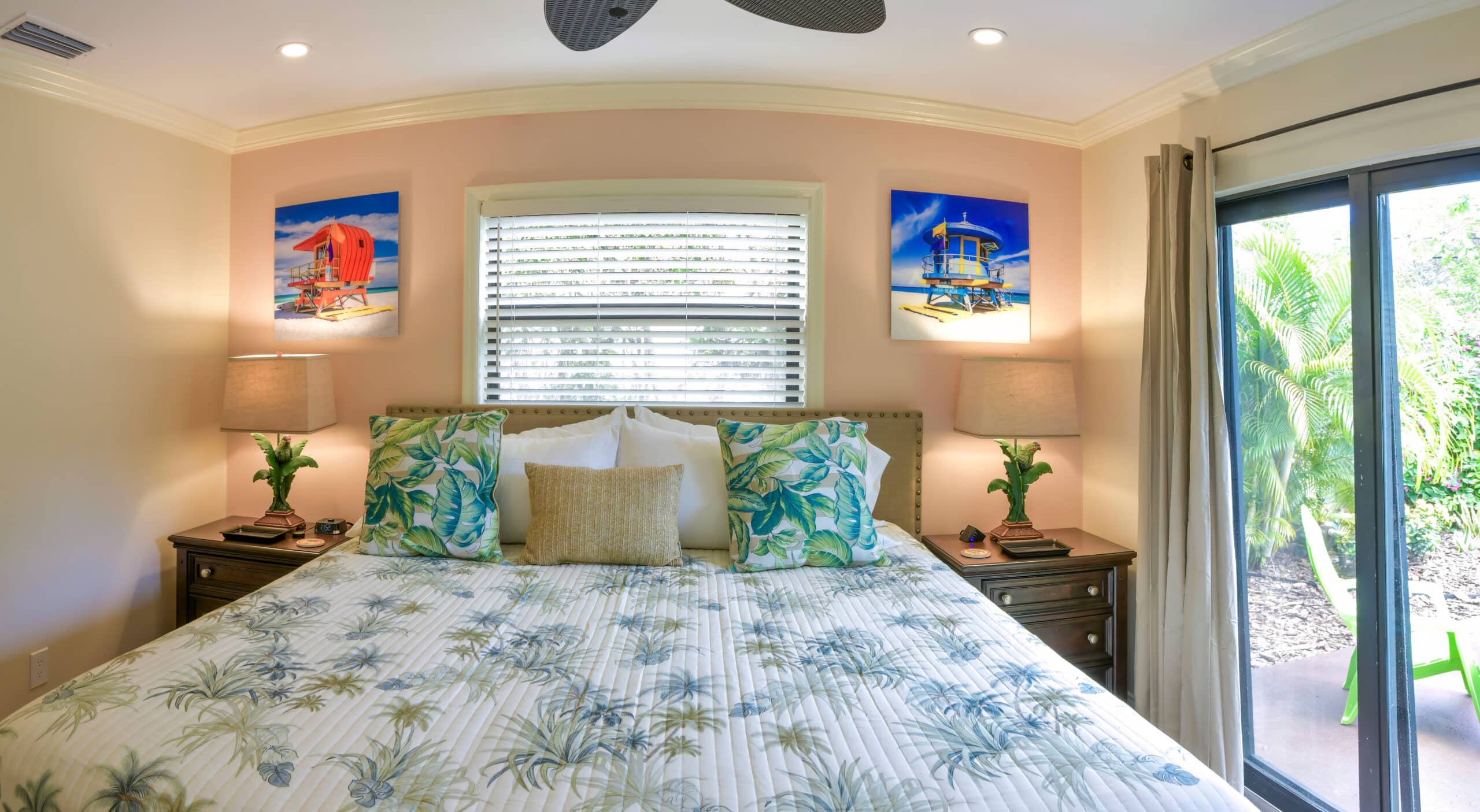 Paradise Vacation Suites - Bedroom