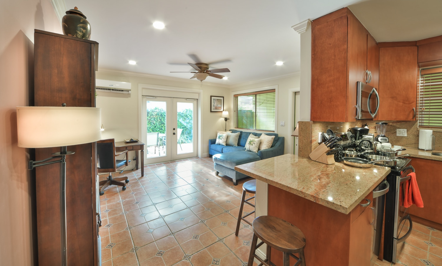 Paradise Vacation Suites - Kitchen and Living Room
