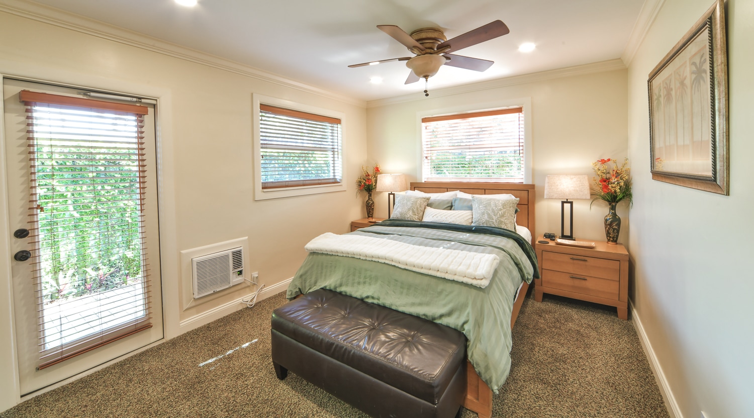 Paradise Vacation Suites - Bedroom