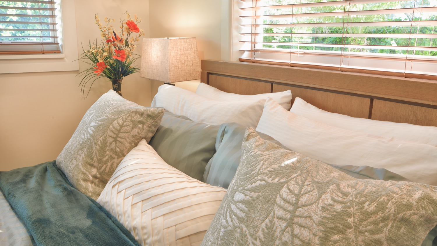 Paradise Vacation Suites - Bedroom