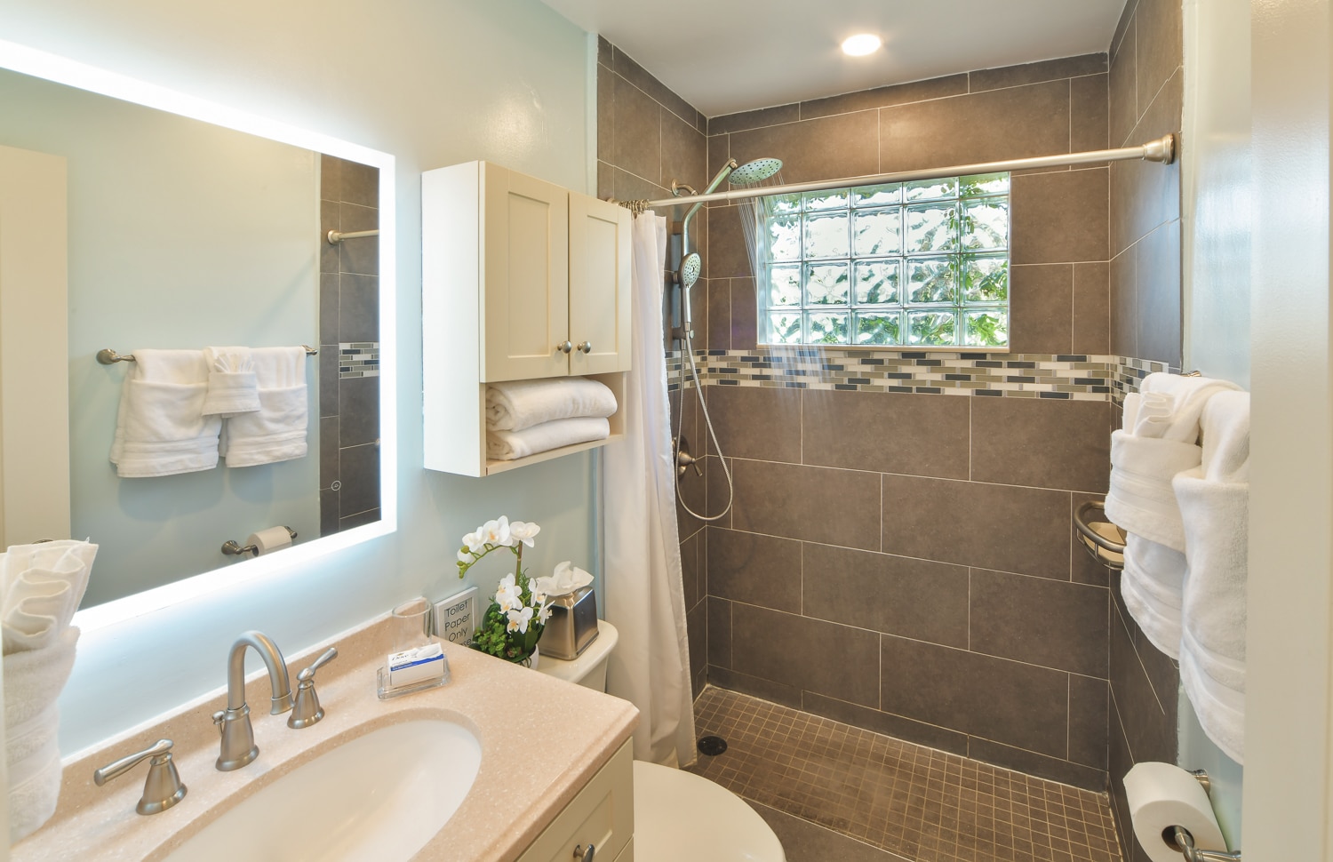 Paradise Vacation Suites - Bathroom