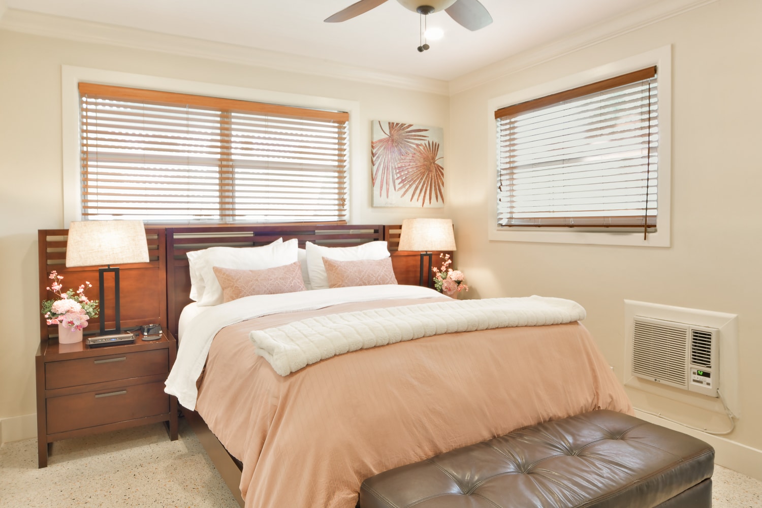 Paradise Vacation Suites - Bedroom