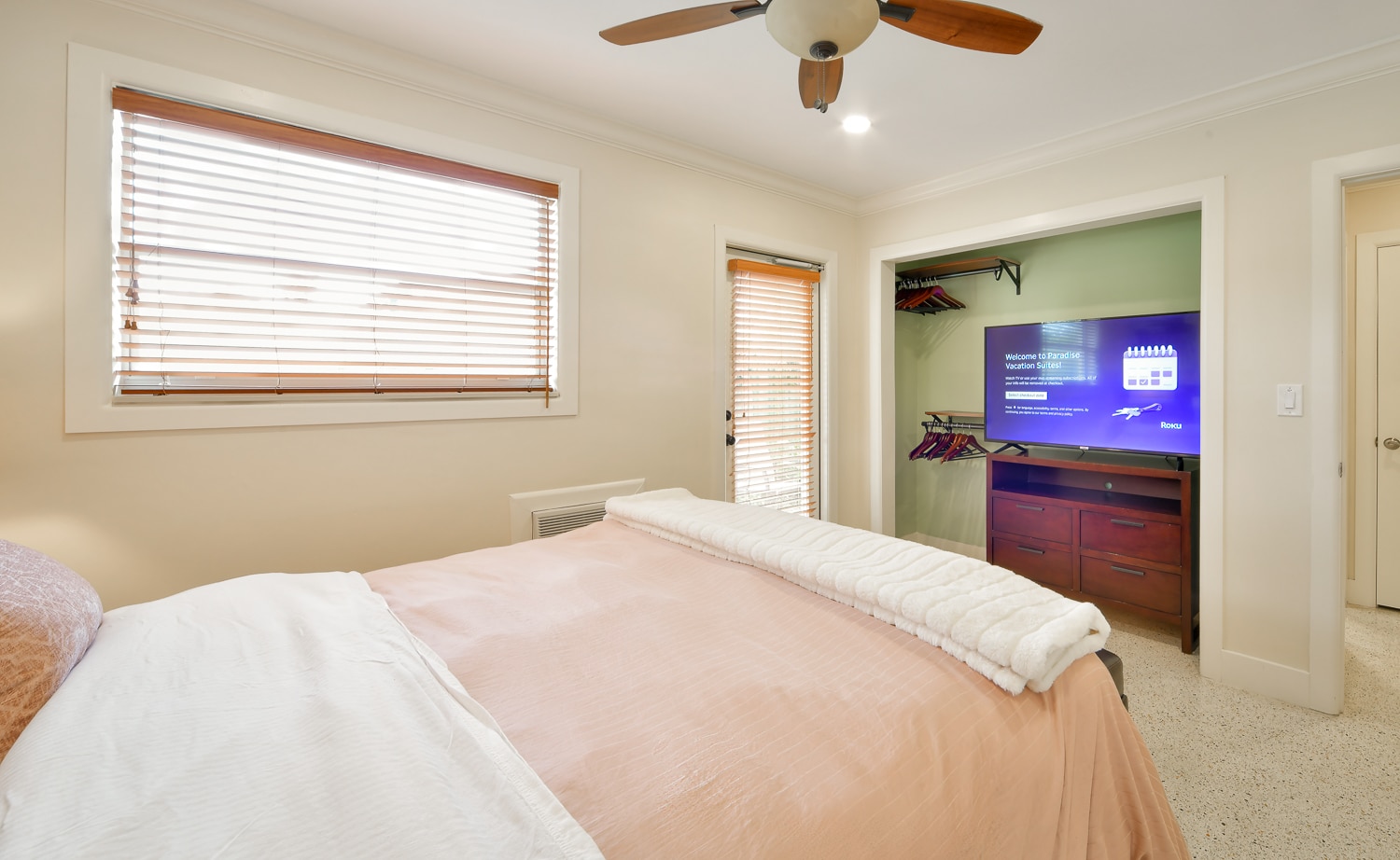 Paradise Vacation Suites - Bedroom
