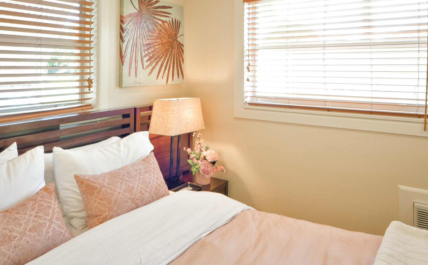 Paradise Vacation Suites - Bedroom