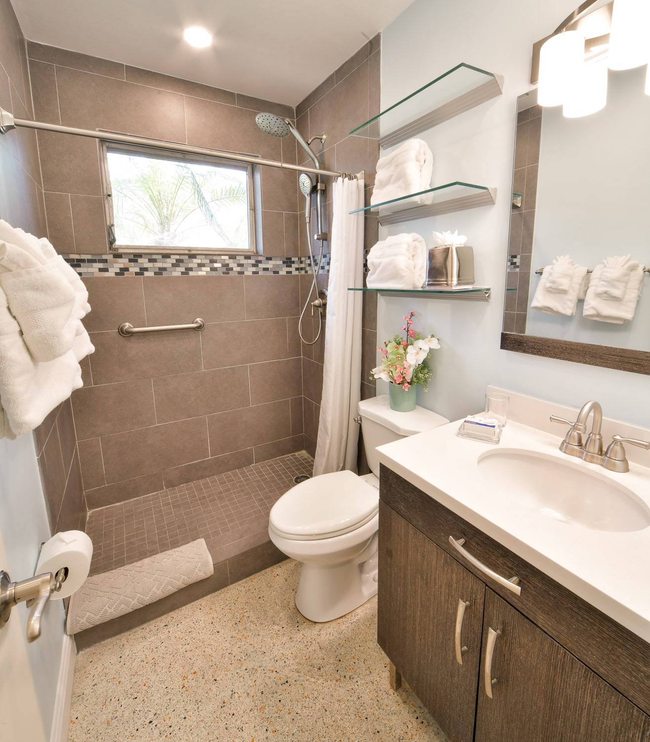 Paradise Vacation Suites - Bathroom