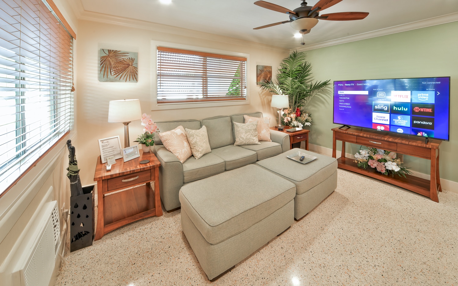 Paradise Vacation Suites - Living Room