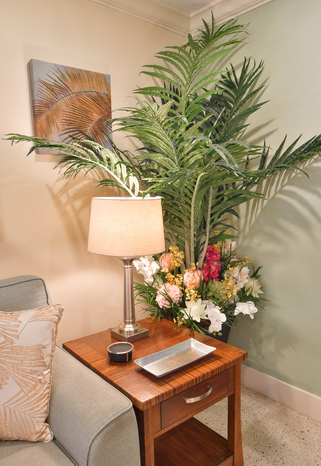 Paradise Vacation Suites - Living Room
