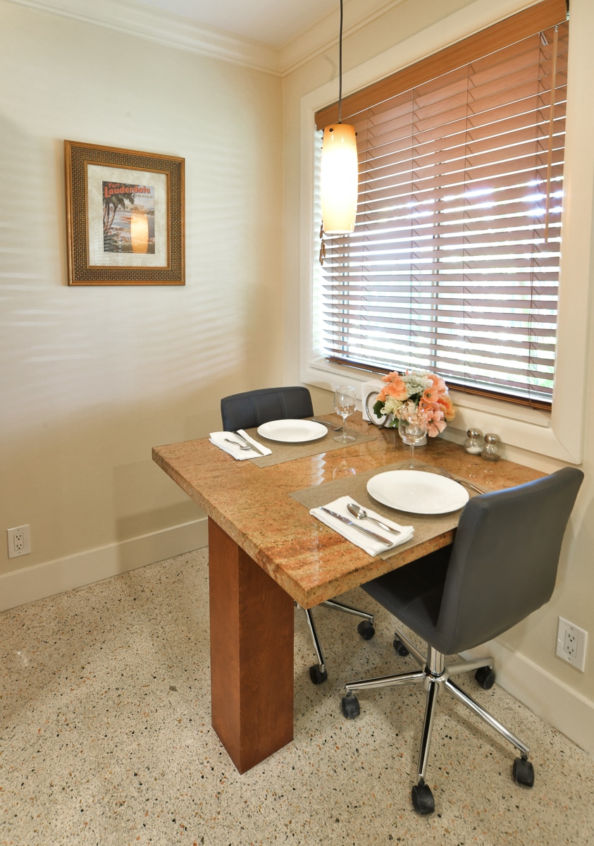 Paradise Vacation Suites - Dining Table