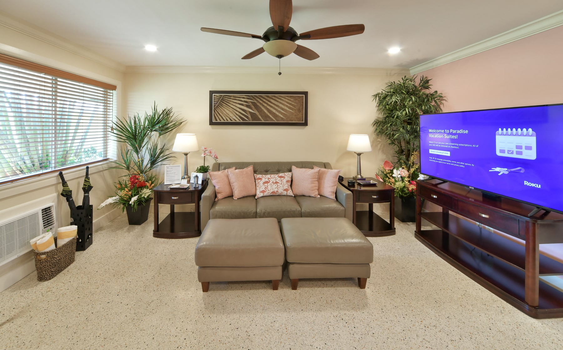 Paradise Vacation Suites - Living Room