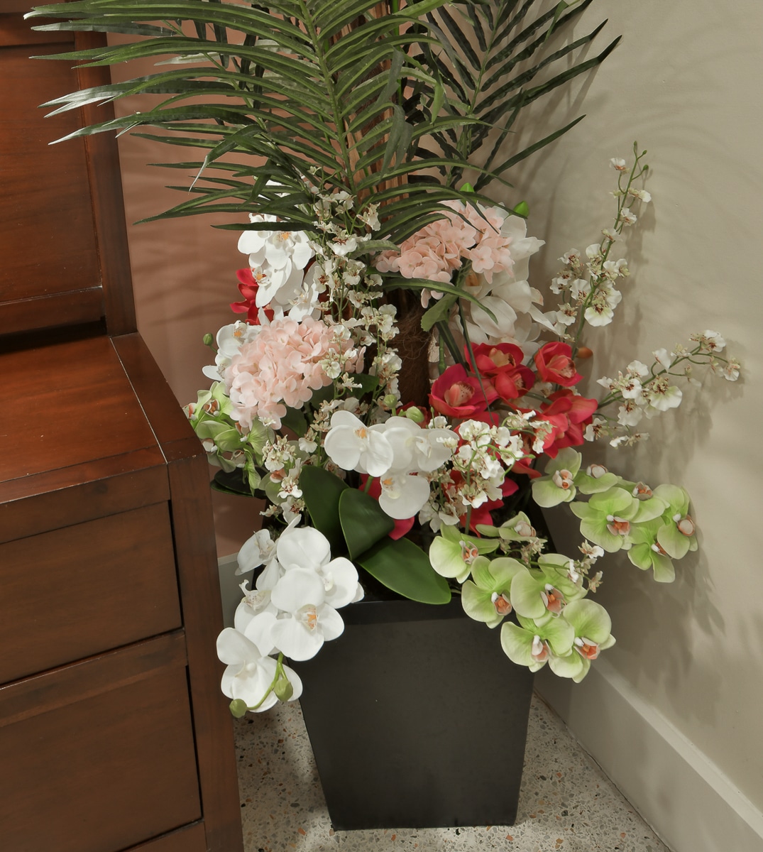 Paradise Vacation Suites - Flowers