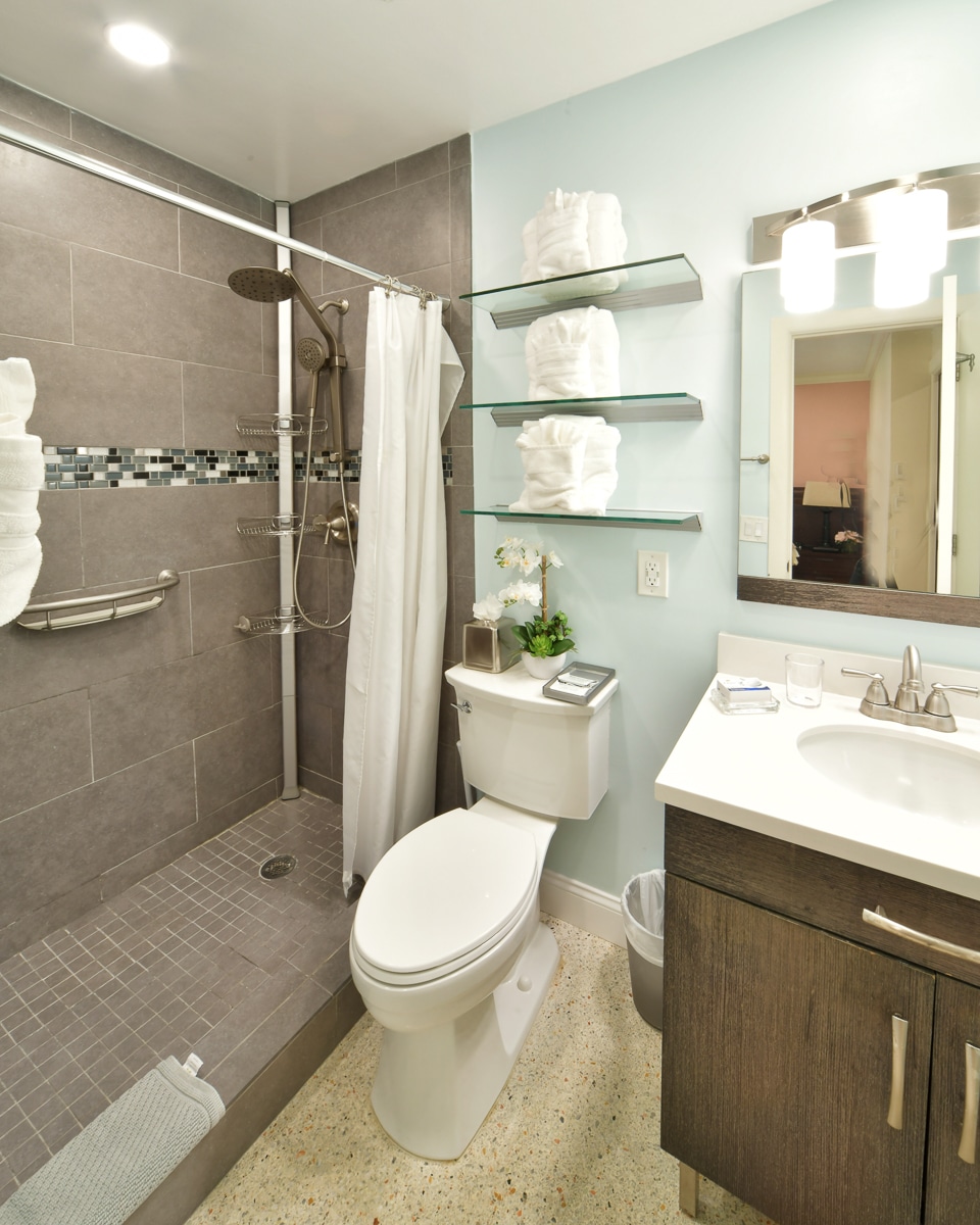 Paradise Vacation Suites - Bathroom