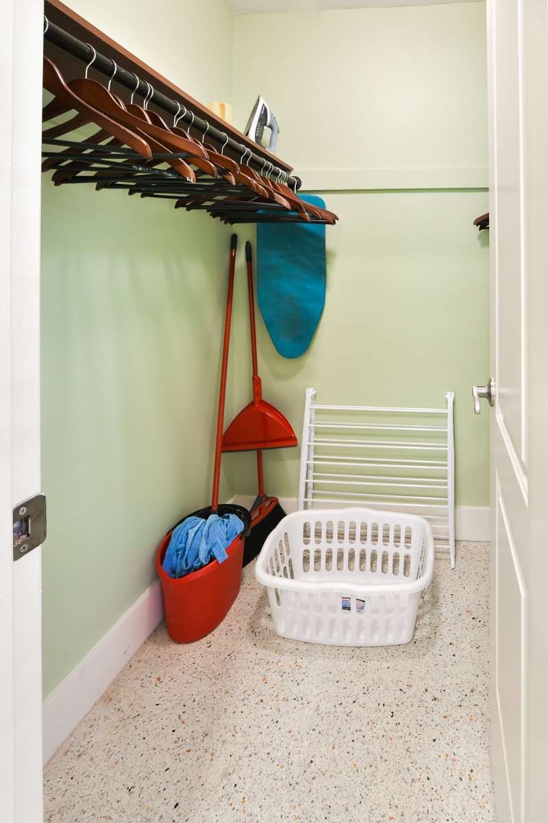 Paradise Vacation Suites - Pantry