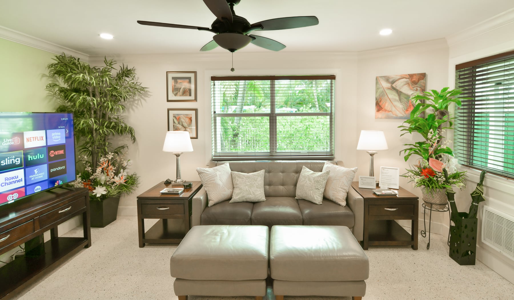 Paradise Vacation Suites - Living Room