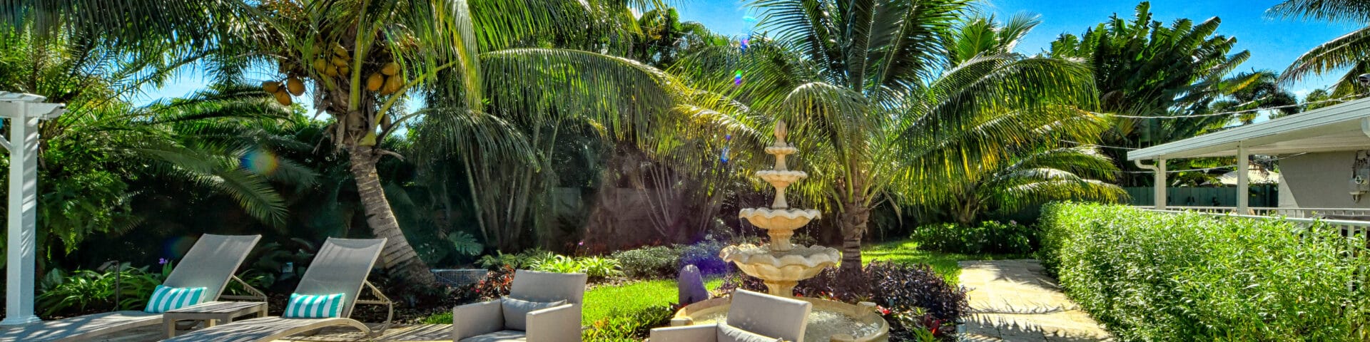 Paradise Vacation Suites – Garden Fountain & Palms