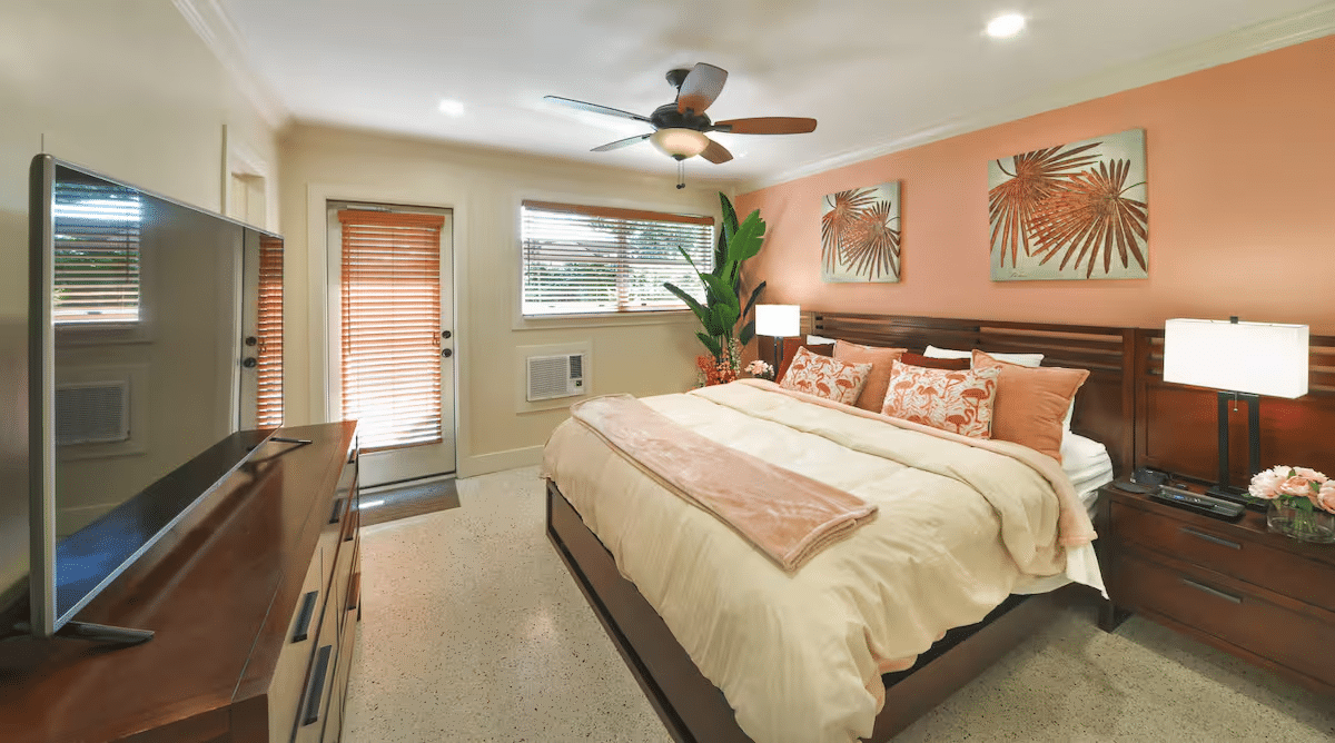 Paradise Vacation Suites - Bedroom