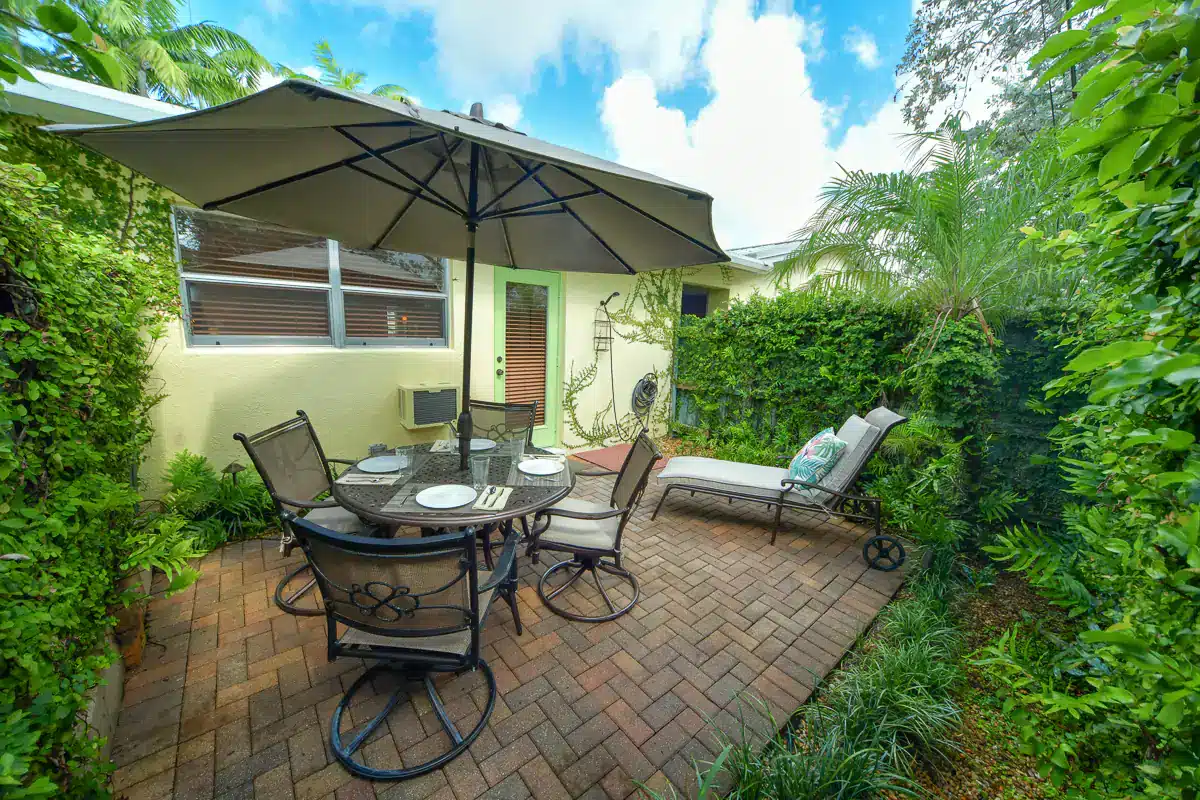 Paradise Vacation Suites - Terrace